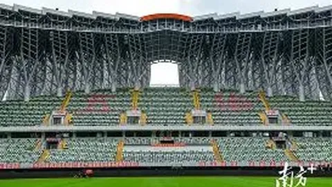 惊鸿一跃！哈兰德28分钟头槌建功，英超百球里程碑！曼城力克利物浦，1-0绝杀！