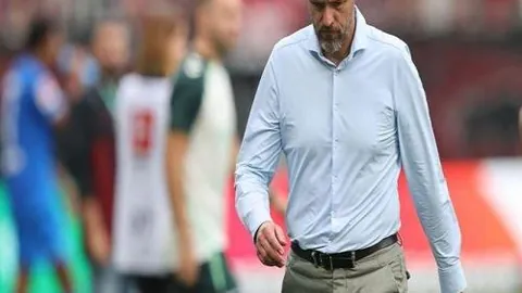 烽火对决！亚冠战火中15人激烈冲撞，3人黄牌3人红牌，国安球场再现三幕冲突风暴